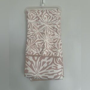 Oak and Reed Microfiber Pilates Towel Pink Abstract Pattern Non Slip Towel EUC